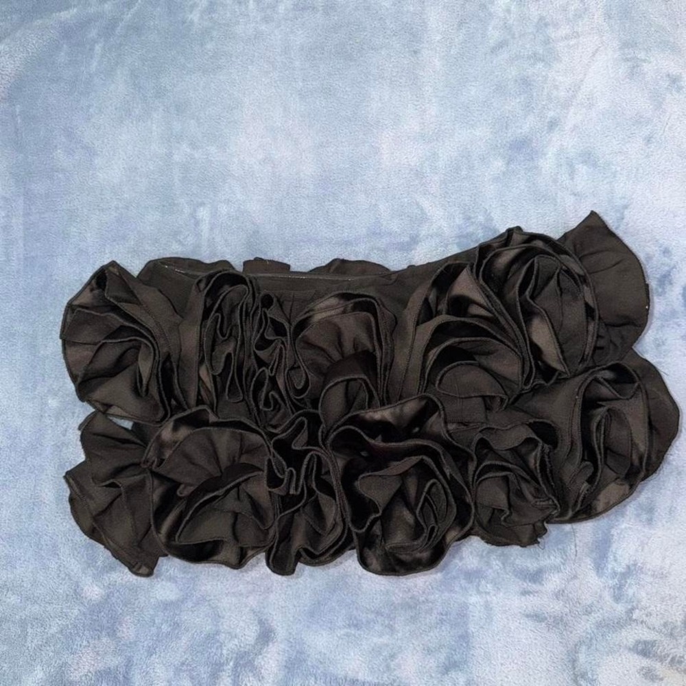 Black‎ ruffle crop top size L